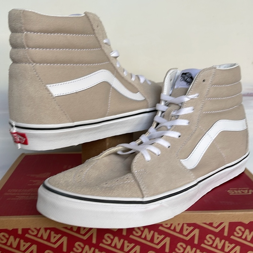 Vans Men’s Sk8-Hi
Color Theory French Oak
VN0005U9BLL
Sneakers - Picture 8 of 16